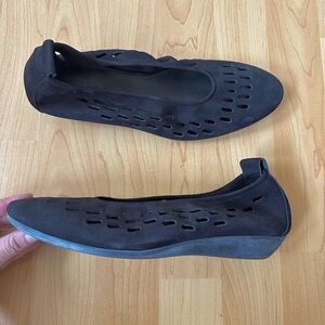 Arche Onizza Ballet Flat in Black Nubuck / Size 39 (US 8-8.5)